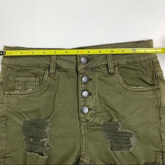 HARLOW Green Distressed Shorts with painted pocket - Picture 5 of 11